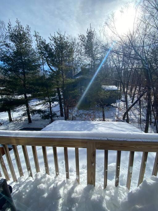 Ambiance - King Bed Cabin, Jetted-tub & Fireplace Chalet Tobyhanna