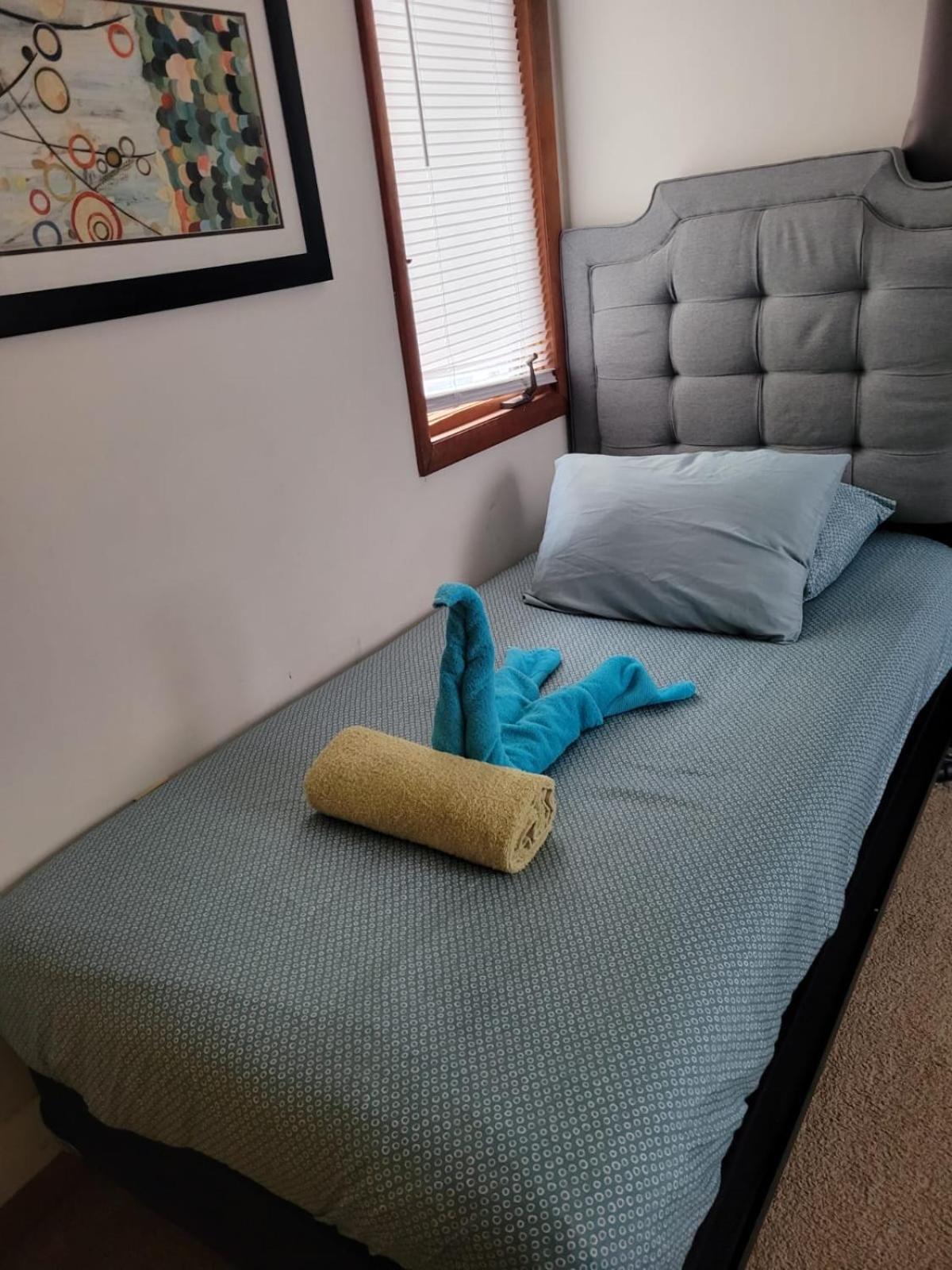 Ambiance - King Bed Cabin, Jetted-tub & Fireplace * Tobyhanna