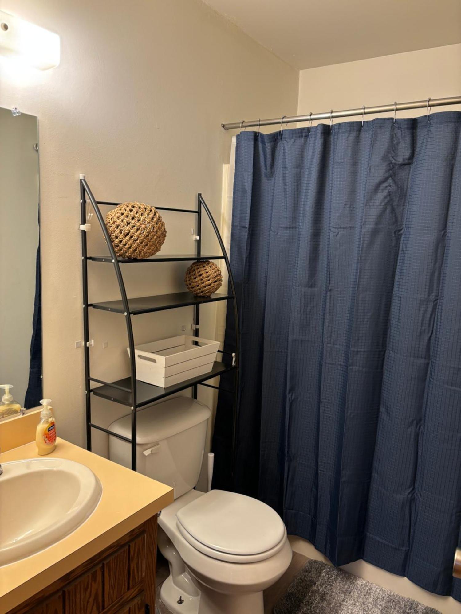 Ambiance - King Bed Cabin, Jetted-tub & Fireplace